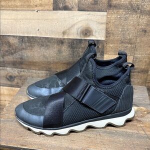 Sorel Black Slip-On Sneakers with White Sole Women’s Size‎ 9